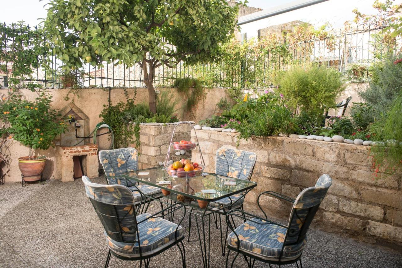 Maisonette With Garden In The Heart Of The Historical Kalamata Center Luaran gambar